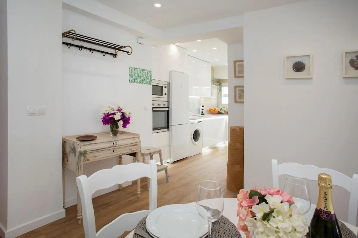 Apartamentos Alay Puerto Marina 贝纳尔马德纳