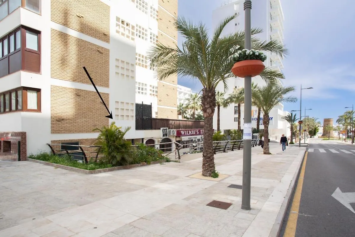 Apartamentos Alay Puerto Marina 贝纳尔马德纳