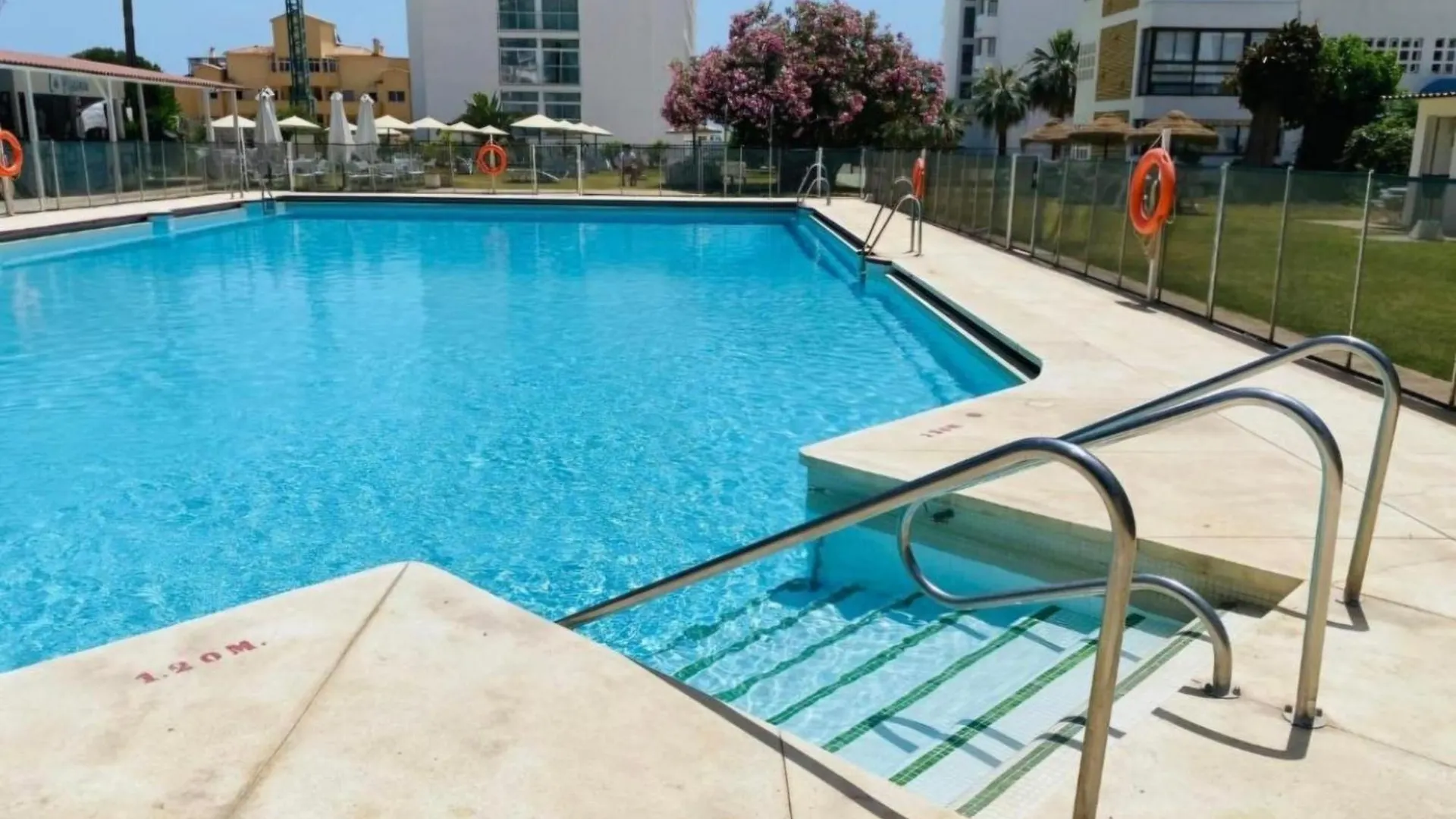 Apartamentos Alay Puerto Marina 贝纳尔马德纳